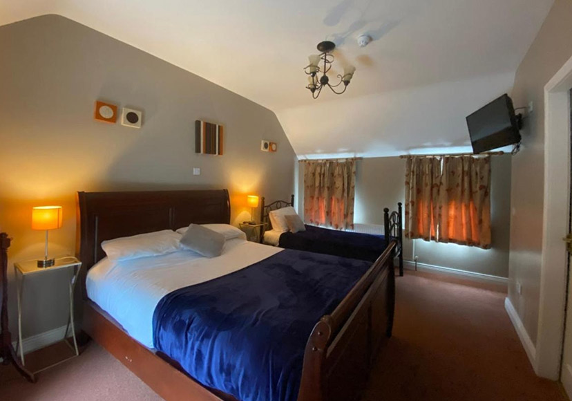 Double and single bed at Shines Guesthouse.